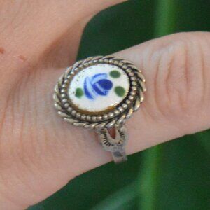 Vintage hand-painted sterling silver ring with abstract design, size 6